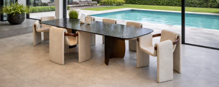 כיסאות שולחן